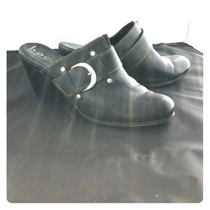 BOC clogs shoes. Black with side buckle.